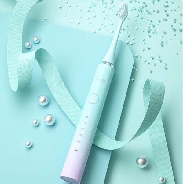 Piękna i nowoczesna szczoteczka do zębów