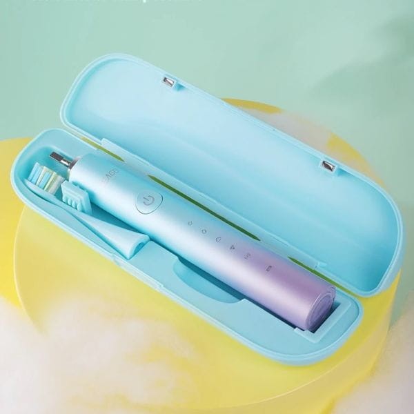 Praktyczne etui podróżne w zestawie.